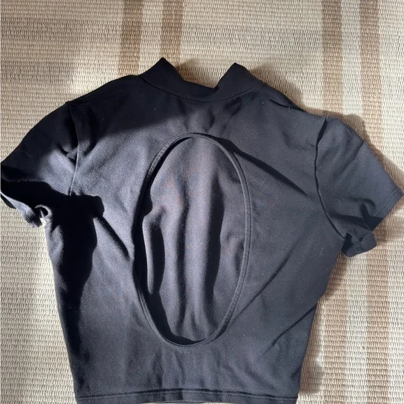 ALO Yoga Black Crop Top - Open Back - Picture 2 of 2